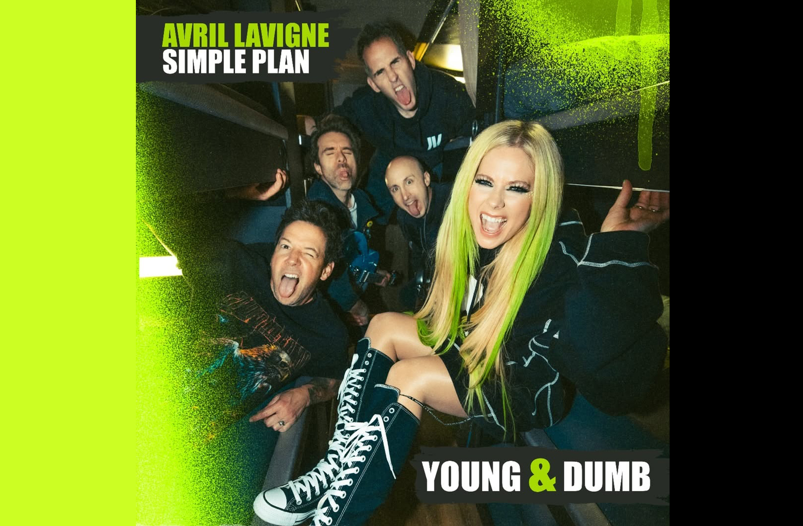 Com seus olhos marcantes, cabelo colorido e roupas ousadas, a cantora de visual inconfundível se mantém como referência de moda alternativa e ainda hoje, segue influente. Em maio de 2025, lançou parceria com a banda Simple Plan, com a canção Young E Dumb, revisitando memórias da juventude.