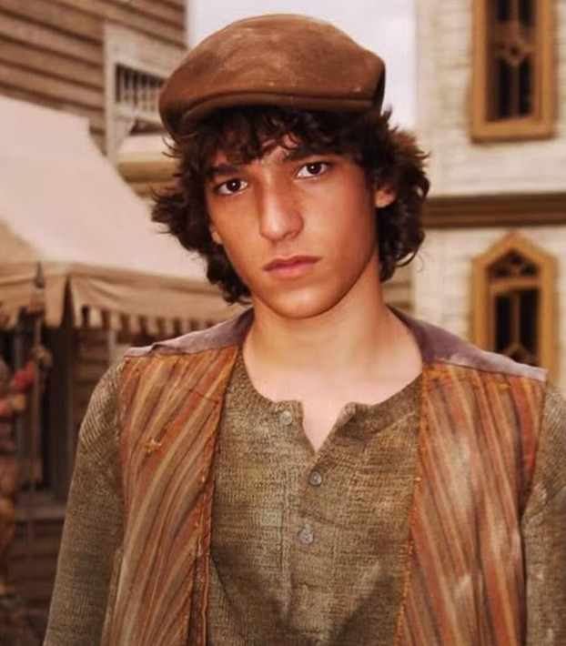 Em 2005, atuou como Pablito em Bang Bang e participou de um episódio de Carga Pesada. Em 2009, retornou à série Malhação como o vilão Caio Lemgruber, que se tornou protagonista devido à popularidade do personagem e do casal formado com Bianca Bin.
