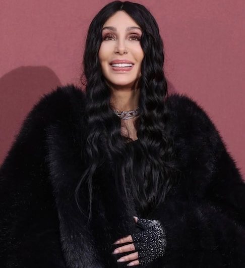 Mesmo após ultrapassar os 70 anos, Cher continua na ativa lançando álbuns, realizando turnês, e participando de filmes como Mamma Mia! Lá Vamos Nós de Novo, de 2018.