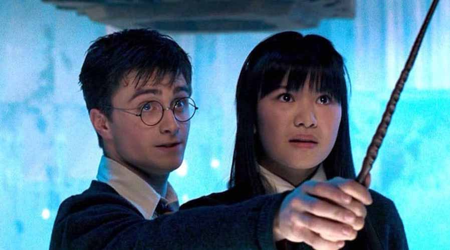 Cho Chang (Katie Leung) – Estudante da Corvinal e primeiro interesse romântico de Harry. Gentil e leal, sofre com a perda de Cedrico e enfrenta dilemas na luta contra Voldemort.
