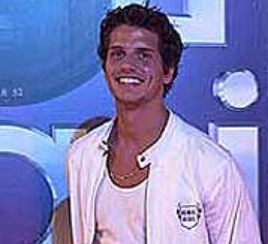 Nascido em São Paulo, em 28 de março de 1981, Fernando Fernandes ganhou notoriedade em 2002 ao participar do Big Brother Brasil, quando foi o 3° eliminado. 