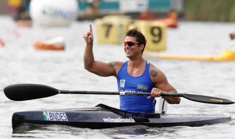 Ele se destacou na paracanoagem, conquistando quatro títulos mundiais consecutivos entre 2009 e 2012.