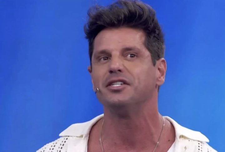 Durante uma participação no programa Domingão com Huck, ele disse ter se emocionado ao sentir os pés tocarem o chão, mesmo sem sensibilidade nas pernas.