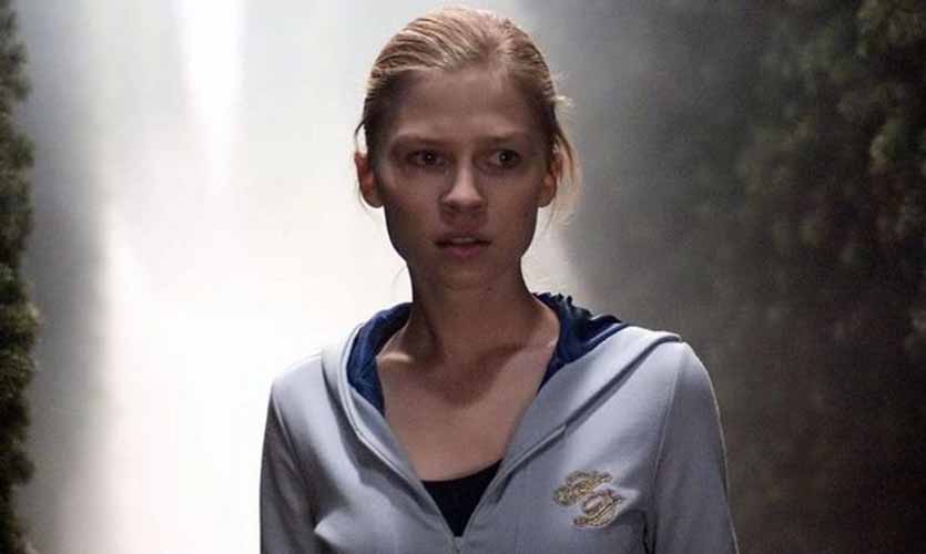 Fleur Delacour (Clémence Poésy) – Bruxa francesa da Beauxbatons e participante do Torneio Tribruxo. Apesar de parecer esnobe, prova sua bravura e se casa com Bill Weasley.