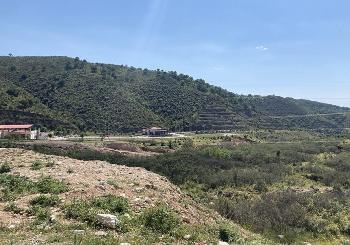 Saiba, então, um pouco mais da história e das atrações deste incrível país da Península Balcânica. A Albânia é conhecida como o País das Águias devido ao seu nome em albanês: Shqipëri (ou Shqipëria), que significa literalmente Terra das Águias.