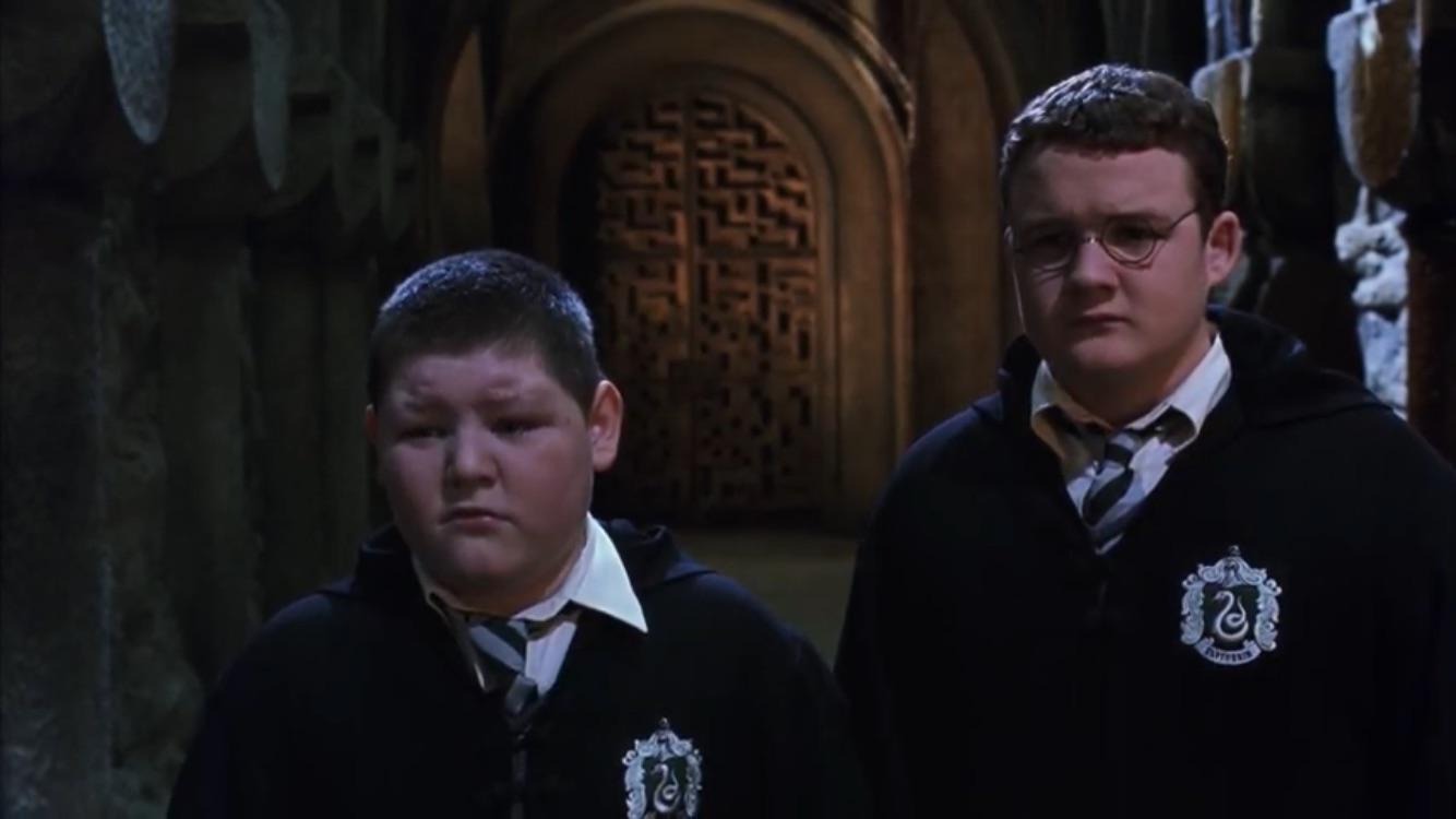 Gregório Goyle (Josh Herdman) e Vicente Crabbe (Jamie Waylett) – Capangas de Draco Malfoy, seguem suas ordens na Sonserina. Fortes, mas pouco inteligentes, acabam envolvidos na batalha final.
