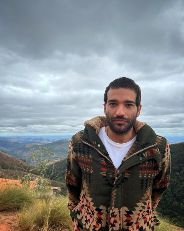 Em 2015, Carrão estreou como diretor, roteirista e produtor com o curta-metragem premiado À Festa. À Guerra, vencedor de oito prêmios em 18 festivais. No ano seguinte, dirigiu outro curta premiado, Regeneração.
