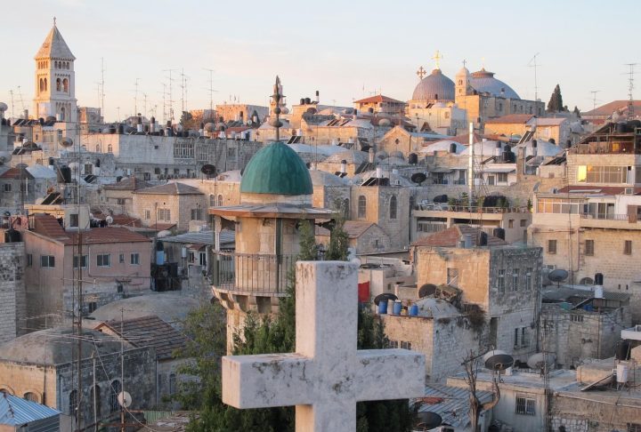 A cidade de Jerusalém é dividida em duas partes principais: a Ocidental, de maioria judaica e sob controle israelense desde 1948;
