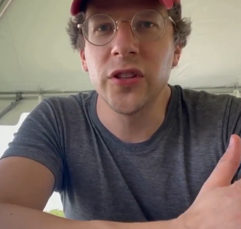 Não sei porquê. Fui picado pelo 'bichinho da doação de sangue' Vou fazer uma doação altruísta. Estou muito animado para isso, disse o ator.