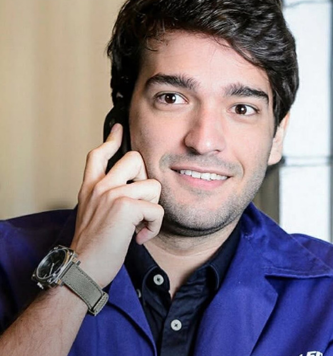 Em 2016, estreou no horário nobre como o mulherengo Tiago em A Lei do Amor e formou parte de um triângulo amoroso com Isabella Santoni e Alice Wegmann.
