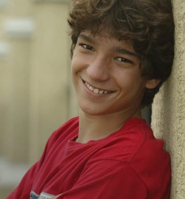 Humberto Carrão nasceu no Rio de Janeiro, e iniciou a carreira ainda criança na série Bambuluá (2000). Em 2002, participou do programa Alô, Vídeo Escola, do Canal Futura, sobre pré-adolescência. Em 2004, interpretou Diogo na 11ª temporada de Malhação, a mais bem-sucedida do seriado. 
