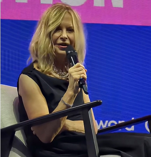 Meg Ryan fez aniversário no dia 19 de novembro celebrando também a participação, depois de décadas, no Festival de Tribeca em Lisboa. No evento, destacou a importância das comédias românticas, gênero que marcou a sua carreira e que, segundo ela, permanece no imaginário coletivo por oferecer conforto e criar vínculos emocionais genuínos com as pessoas.
