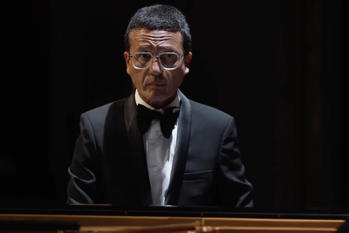 Para completar, o concurso ainda enfrenta ainda acusações de manipulação por parte do compositor francês Omar Harfouch, um dos membros votantes. 