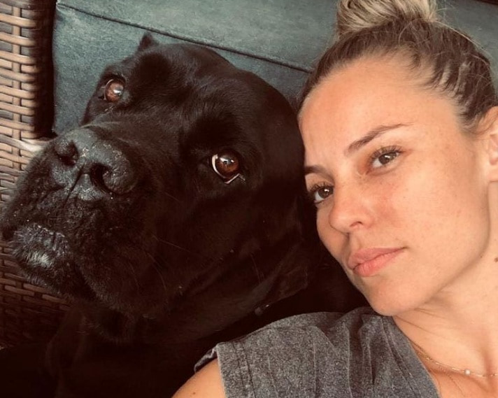 Paolla Oliveira – participa frequentemente de campanhas de bem-estar animal e colabora com abrigos e ONGs de proteção animal.
