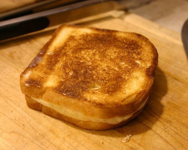 Outra supresa foi quando um sanduíche de queijo prensado foi arrematado na internet, em 2004, por cerca de US$ 28 mil. Tudo isso porque diziam que o alimento tinha uma imagem da Virgem Maria…