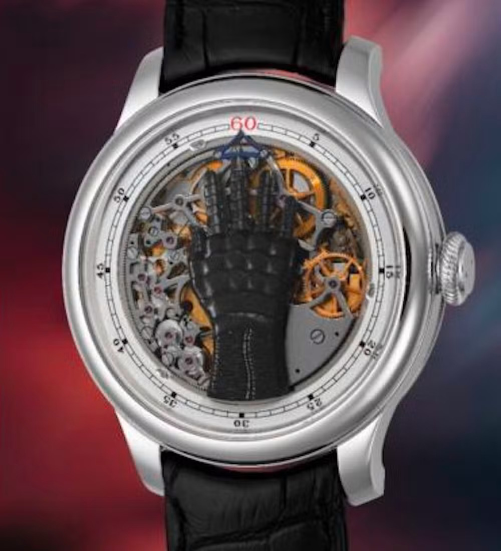 O cineasta de 86 anos, aliás, colocou sete de seus relógios de luxo à venda, incluindo um F.P Journe personalizado avaliado em 1 milhão de dólares, usado na estreia de Megalópolis em Cannes. Os acessórios estarão disponíveis no leilão Phillips nos dias 6 e 7 de dezembro em Nova York, com expectativa de arrecadar mais de 1,5 milhão de dólares. 