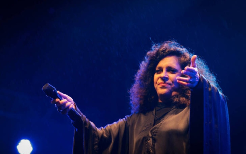 Gal Costa morreu em sua casa em 9/11/2022, aos 77 anos. Ela havia dado uma pausa em shows após passar por uma cirurgia para retirar um nódulo na fossa nasal direita. Relembre a trajetória dessa artista que está entre as maiores do Brasil e deixou saudade. 
