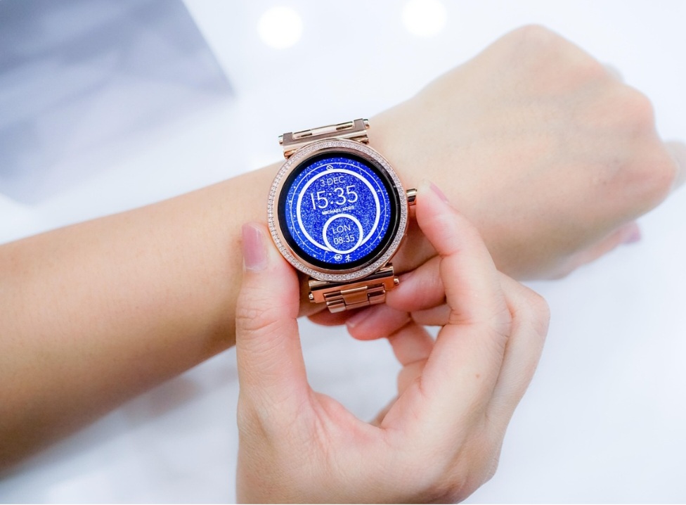 Ao retornar para casa, muitos oficiais continuaram a usar os relógios de pulso, que se tornaram aceitos e populares também no público masculino. 