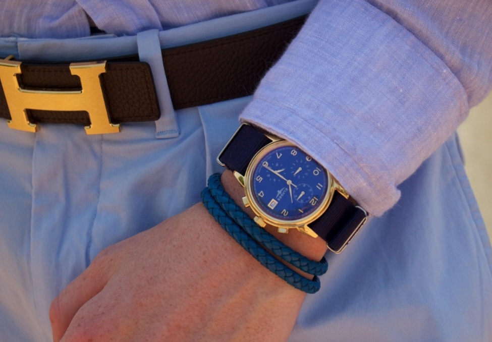 A Primeira Guerra Mundial foi um grande divisor de águas para o relógio de pulso. Afinal, os soldados britânicos passaram a usar este objeto para coordenar suas atividades militares, o que quebrou o tabu de que eram um acessório estritamente feminino. 