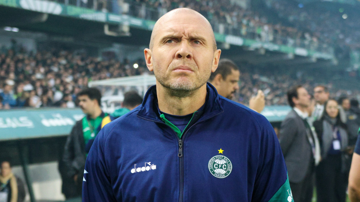 Mozart durante partida contra o Athletico-PR no estádio Couto Pereira pelo campeonato Brasileiro B 2025