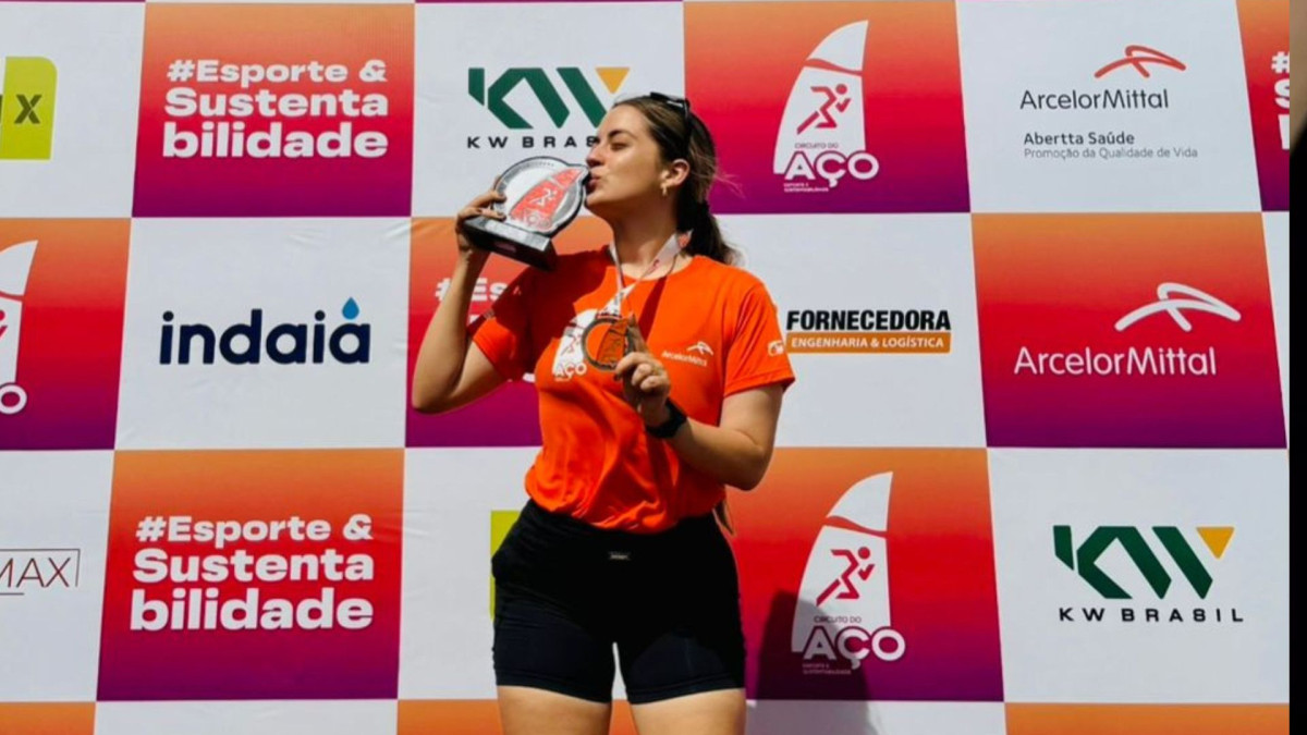 Clara Ferretty comemora conclusão de prova