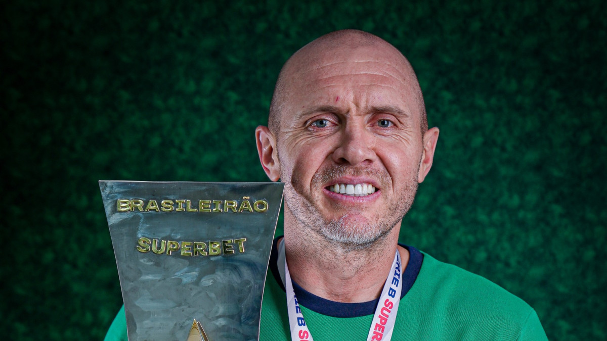 Mozart foi campeão da Série B de 2025 pelo Coritiba