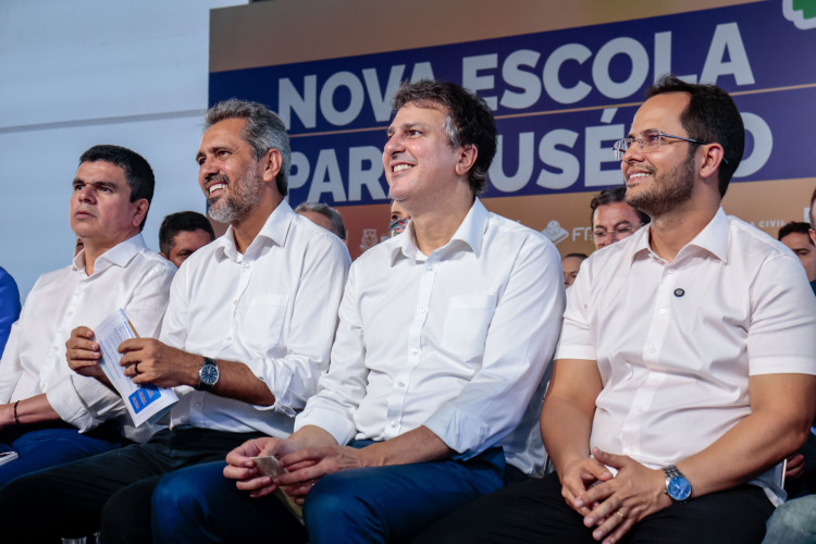 Nova sede da Lucimar Gomes da Silva foi entregue por Camilo Santana e Elmano e oferece 12 salas, laboratórios e ginásio para estudantes do 3º ao 9º ano.