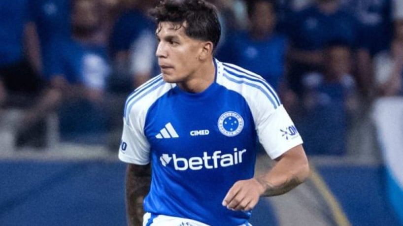 Zagueiro sofre contusão ligamentar no tornozelo esquerdo, fica fora do jogo decisivo e força Leonardo Jardim a repensar a defesa 