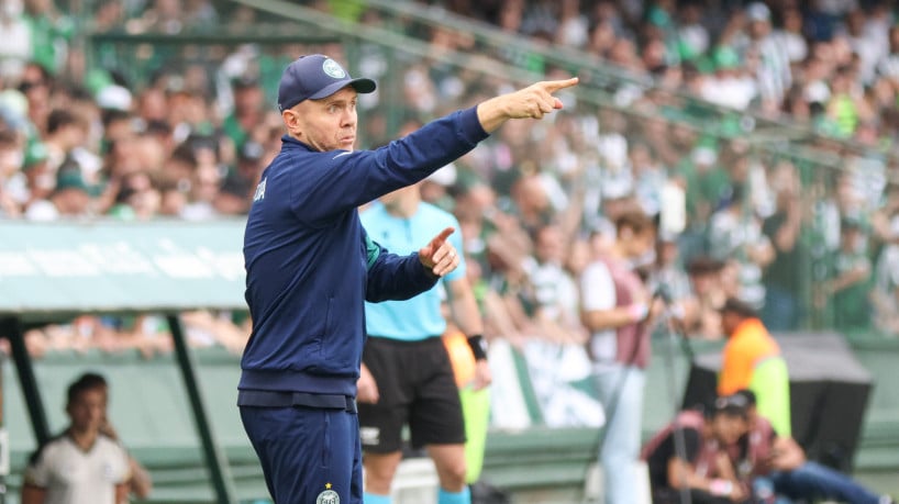 Mozart foi campeão da Série B 2025 com o Coritiba 