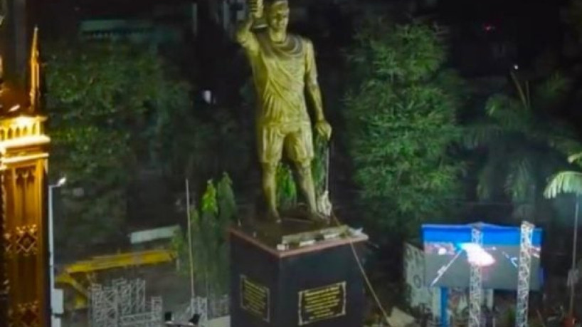 O astro argentino participará de forma remota da cerimônia de homenagem, mas se prepara para iniciar uma turnê em quatro cidades indianas 