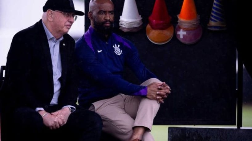 Diretoria vê cenário favorável para quitar dívida com o Santos Laguna, enquanto estrutura um elenco de baixo impacto financeiro  