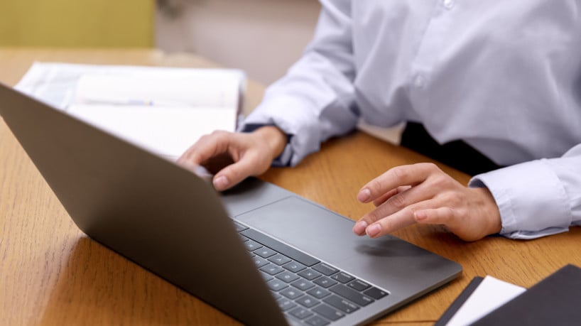 Ex-servidora usou sistema para aumentar próprio salário em 50% 