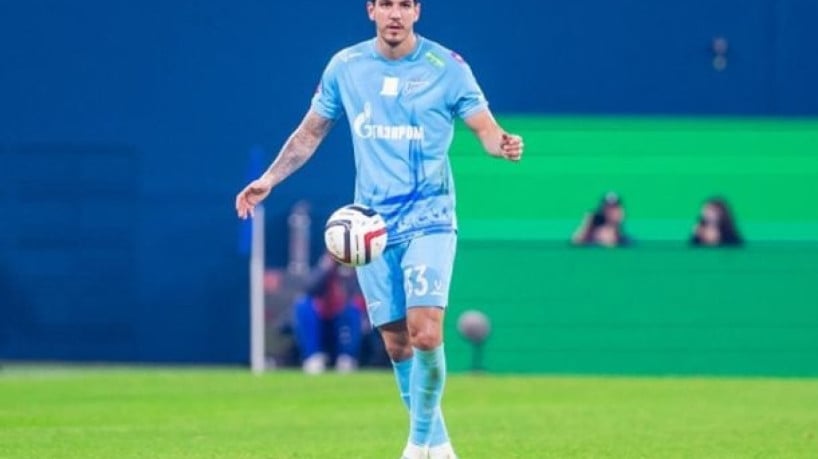 Zagueiro prioriza retorno ao Tricolor, mas Raposa também tem interesse em contratar o jogador para próxima temporada 