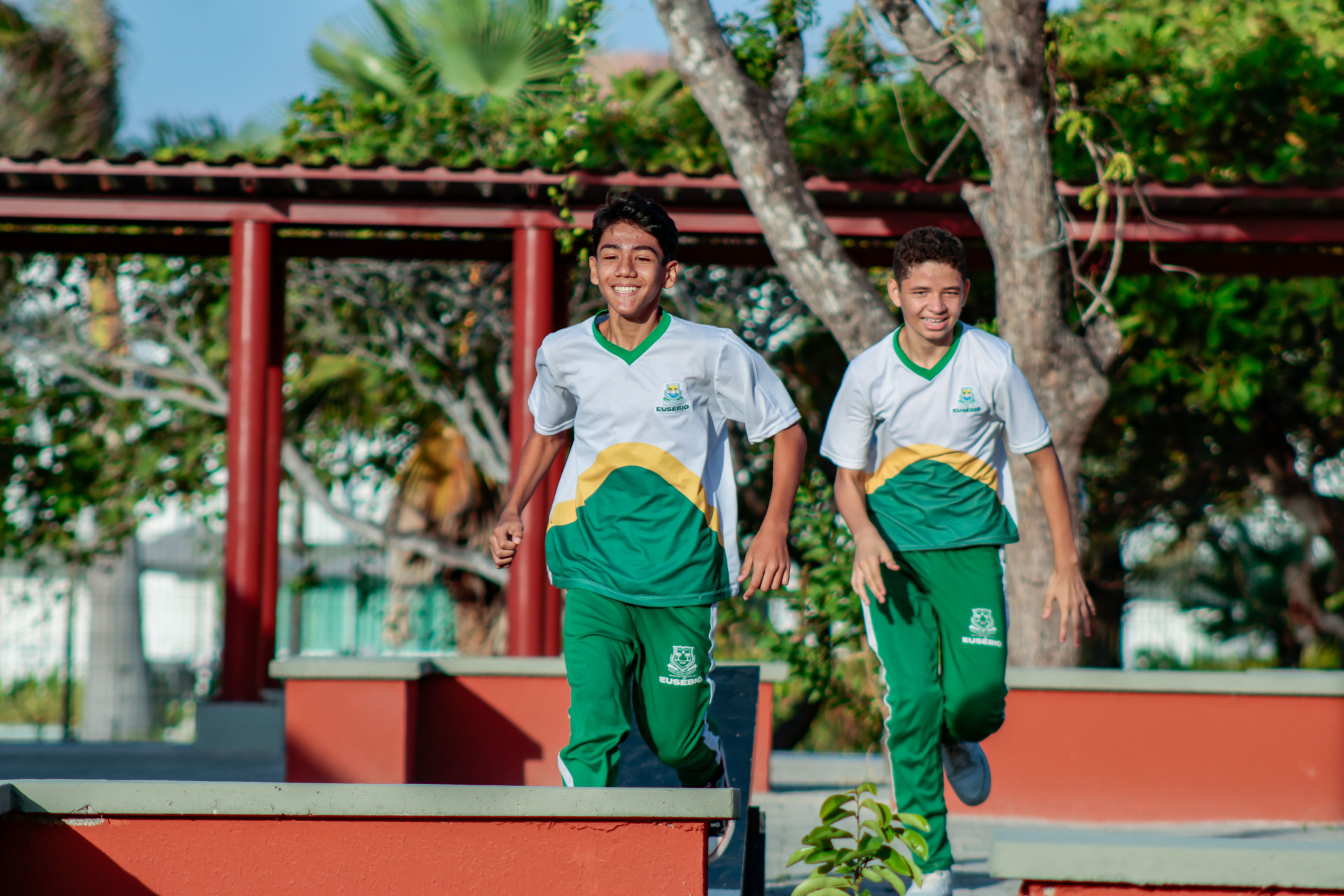 A antiga estrutura comportava 145 estudantes. Agora, a escola ampliada e modernizada poderá atender até 420 alunos do 3º ao 9º ano, funcionando em tempo integral. 