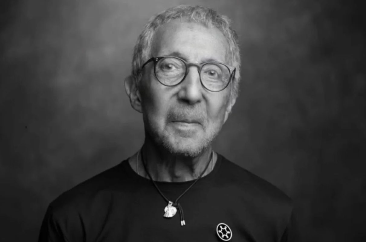 Abilio Diniz morreu em 18 de fevereiro de 2024, aos 87 anos, em decorrência de problemas respiratórios causados por uma pneumonite.
