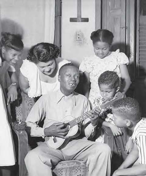 Filho de uma família em que a música fazia parte do cotidiano, começou desde muito jovem a frequentar as lendárias rodas de Tia Ciata, ponto de encontro de nomes fundamentais do samba. 
