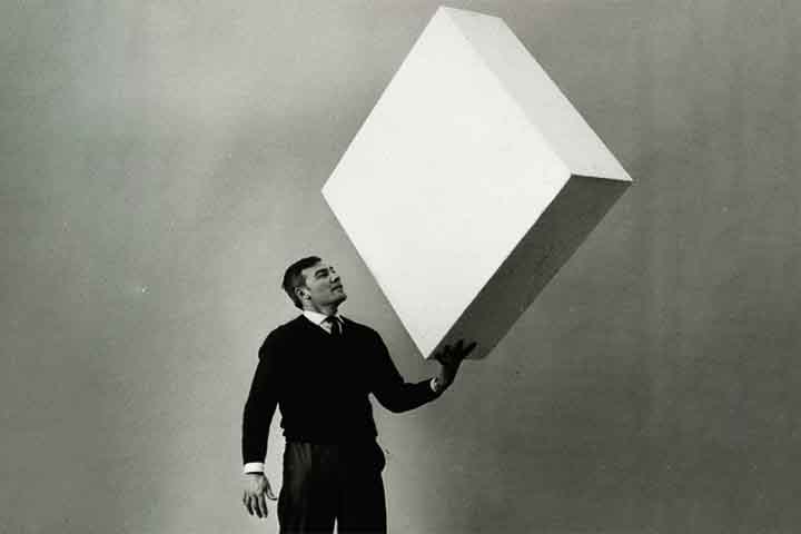 Formado por 98% de ar, o isopor é produzido a partir do petróleo. E foi patenteado em 1949 pela BASF com o nome de Styropor.
