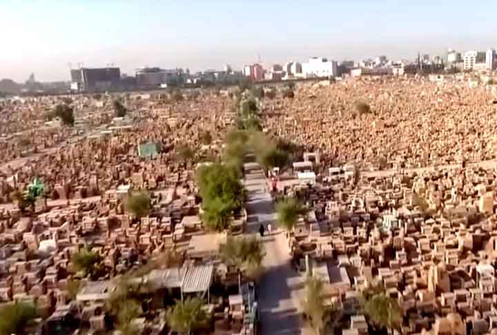 No cemitério histórico, também repousam sultões, soldados, sacerdotes, profetas e também muitos cidadãos comuns. 