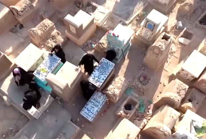 Um homem que viajou 180 km de Bagdá, compartilha seus sentimentos: Estou triste, é claro. Mas também estou feliz. Sei que, quando chegar o Dia do Juízo, meu pai estará com o Imam Ali.