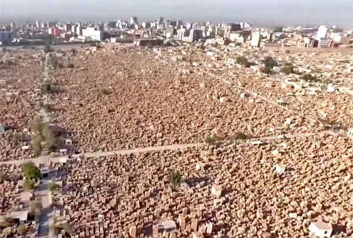 Em 2011, o Iraque apresentou à Unesco uma estimativa de que o cemitério cobre uma área de 917 hectares, equivalente a mais de 1,7 mil campos de futebol, e o descreveu como o mais antigo e maior cemitério do mundo.