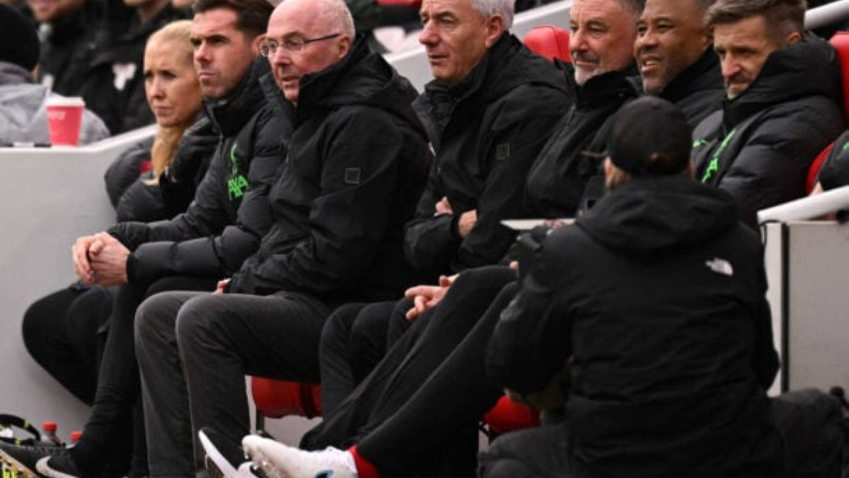 Ian Rush, de 64 anos, teve dificuldades respiratórias, ficou 48 horas em terapia intensiva em meio a surto de gripe no Reino Unido