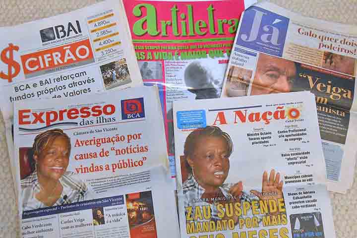 A morna, elevada ao status de Patrimônio Cultural Imaterial da Humanidade pela UNESCO, carrega consigo a profundidade emocional de um povo marcado pela diáspora e pela relação com o mar. 
