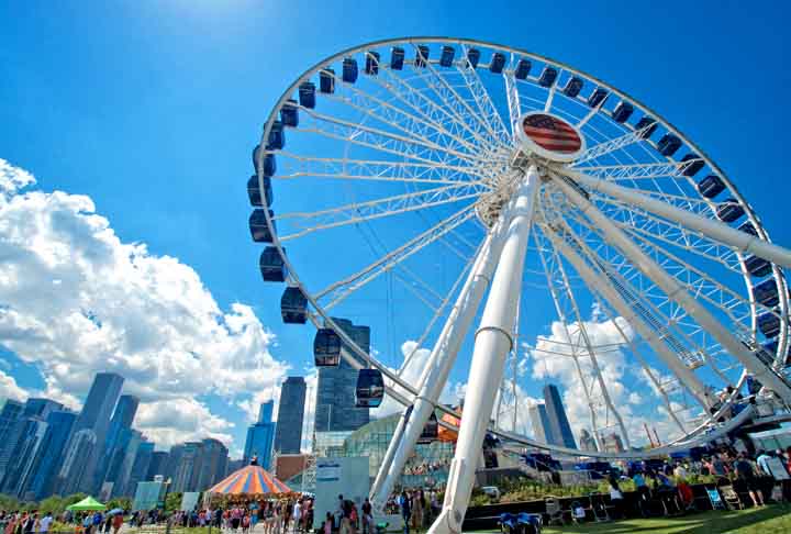 Centennial Wheel (Chicago): Aberta ao público em 2016, foi nomeada a “roda do centenário” em homenagem ao 100º aniversário do marco do Lago Michigan, em Chicago. Durante o passeio, ela se eleva  60 metros acima do Navy Pier. Tem gôndolas cclimatizadas e foi construída para suportar as fortes rajadas que a cidade costuma enfrentar.