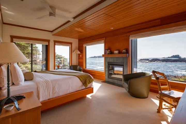 19º) Wickaninnish Inn, Canadá: Esse hotel, que fica rodeado pela floresta e pelo Oceano Pacífico, se torna ponto de observação da chamada temporada das tempestades de novembro a fevereiro, na qual os hóspedes podem ver ondas de até 7 metros!