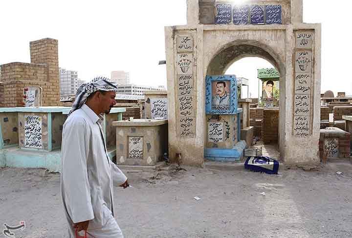 Outro soldado, chamado Hassan Karim, foi registrado em uma tumba de mármore como falecido mártir em 1987, ao final do conflito com a República Islâmica, que durou cerca de oito anos.