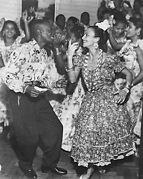 Apaixonado pela festa, Heitor teve papel importante na fundação de diversas escolas de samba, entre elas Mangueira e Portela, e ajudou a construir as bases do que viria a ser o desfile das agremiações na Marquês de Sapucaí.
