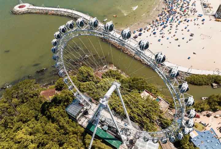 FG Big Wheel (Brasil): A maior roda-gigante estaiada da América Latina. Instalada em Balneário Camboriú, em Santa Catarina, foi inaugurada em dezembro de 2020. Tem 65 metros de diâmetro e seu ponto mais alto está a 82 metros de altura, o que faz dela a segunda maior do Brasil, perdendo apenas para a RioStar