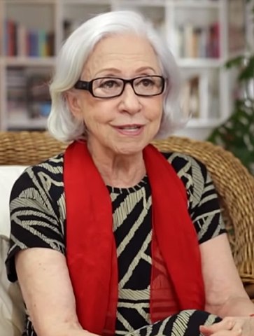 Fernanda Montenegro é atriz, nascida no Rio de Janeiro (RJ) em 16 de outubro de 1929. É considerada a maior dama do teatro brasileiro, com destaque em novelas como “Belíssima”, filmes como “Central do Brasil” (que lhe rendeu indicação ao Oscar) e inúmeras peças premiadas.