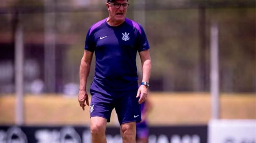 Treinador eliminou o Timão na competição em 2023 e 2022 e agora tenta conquistar novo título sob o comando do Alvinegro 