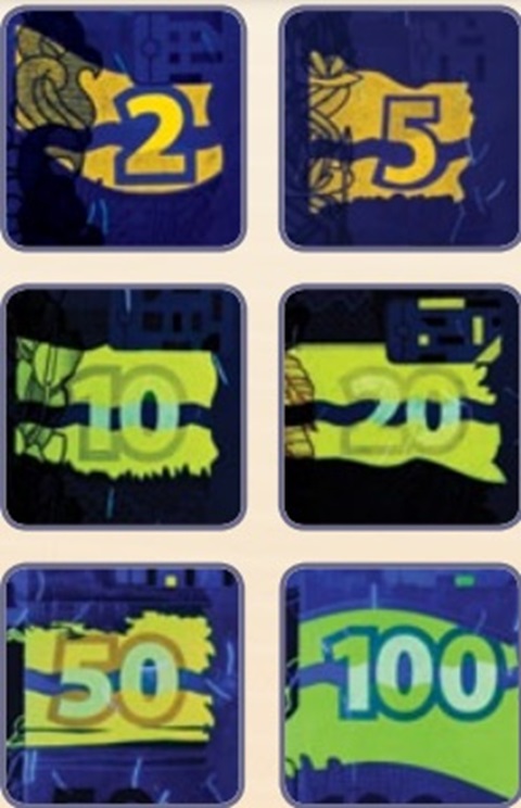 Sob luz ultravioleta, a pessoa vê que o número do valor da nota aparece na frente, na área indicada; a numeração de série vermelha fica amarela; e pequenos fios se tornam visíveis na cor lilás.